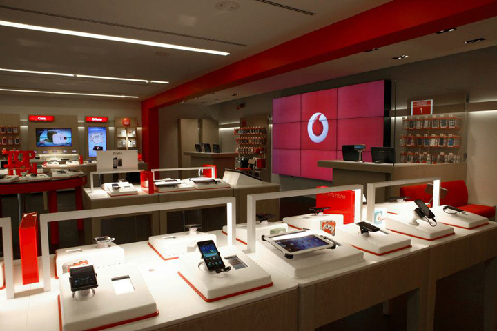 32_Vodafone-concept-store-by-iarchitects-Italy-05.jpg