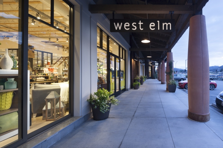 18_West-Elm-home-furnishings-store-by-MBH-Architects-Alameda-California-07.jpg