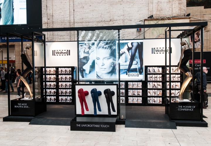 21_Wolford-pop-up-store-Milan-Italy-02.jpg