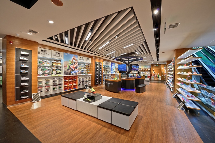 9_Xtep-Brand-Experience-Sportswear-Store-by-Ziyang-Changsha-China.jpg