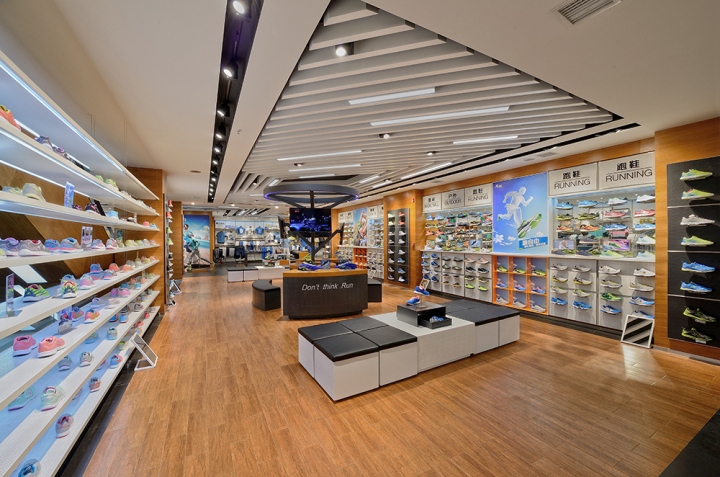 20_Xtep-Brand-Experience-Sportswear-Store-by-Ziyang-Changsha-China-02.jpg