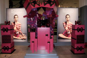 7_Bonbon-windows-at-Selfridges-by-Elemental-Design-London-300x200.jpg
