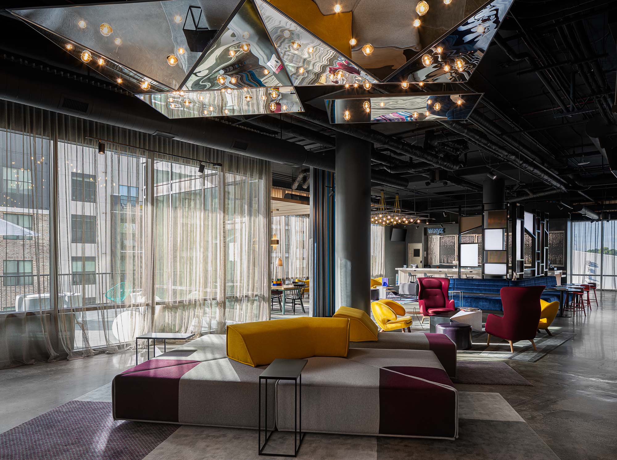 6_Aloft-Daytime-Lobby-2.jpg