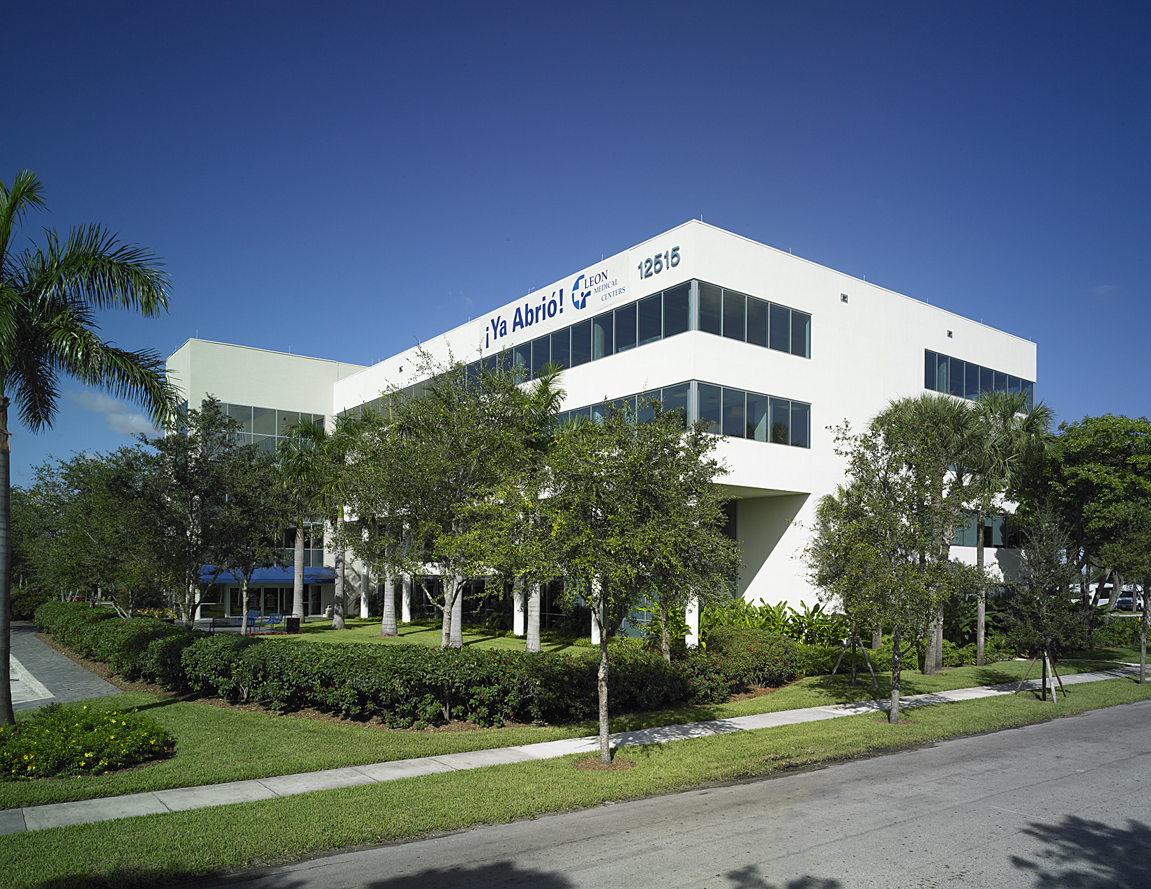 11_leon-medical-centers-kendall-center-23.jpg