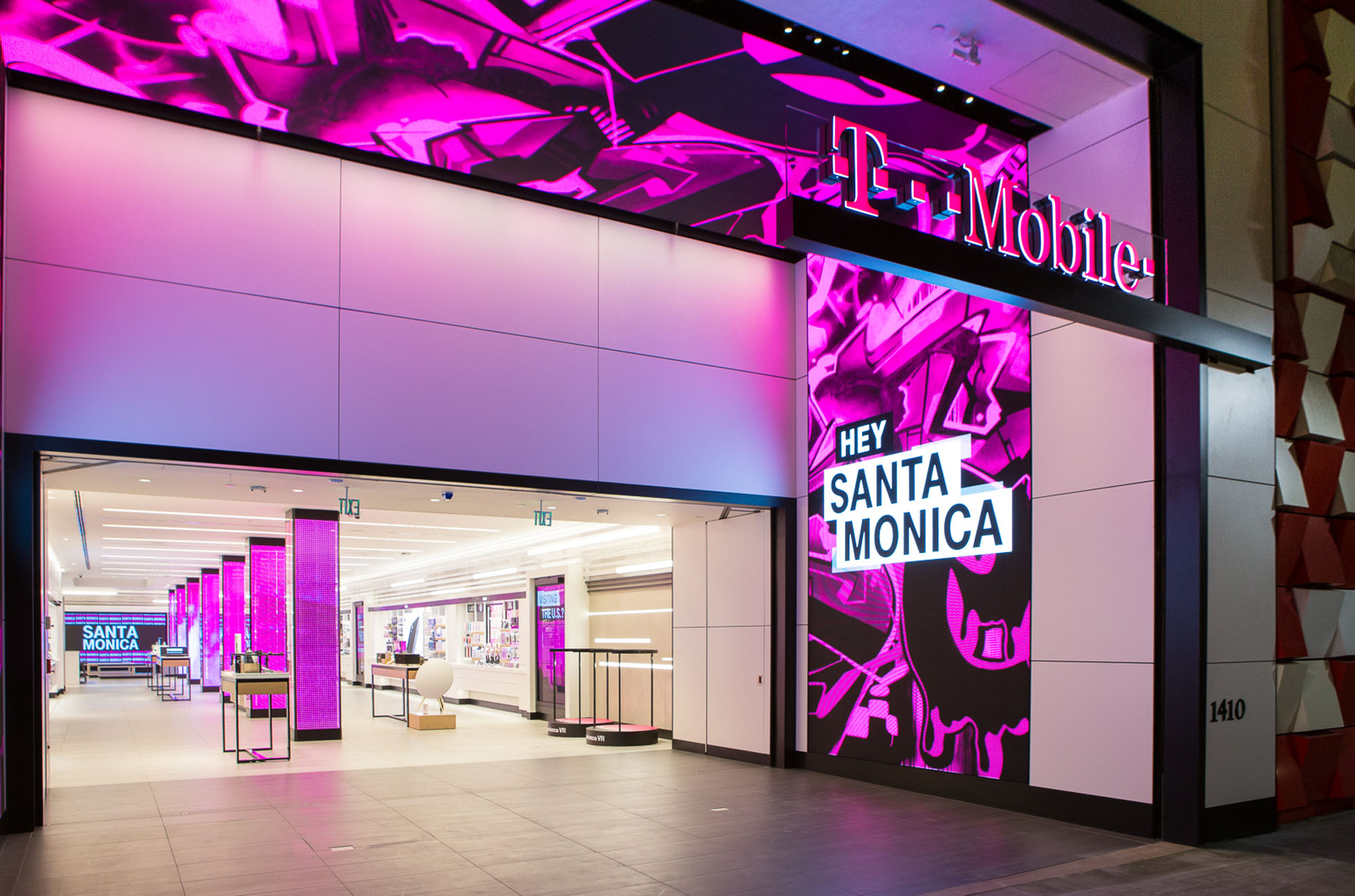 5_t-mobile-santa-monica-01.jpg