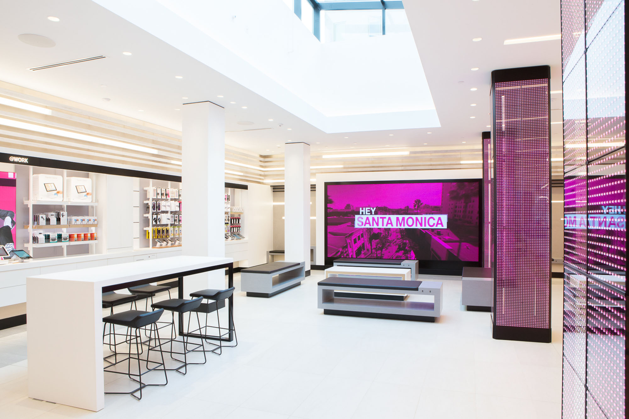 13_t-mobile-santa-monica-03.jpg