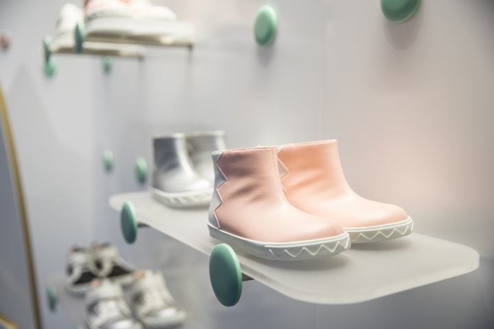 18_FlyPony-Flagship-Concept-Store-by-Prism-Design-Shanghai-China04.jpg