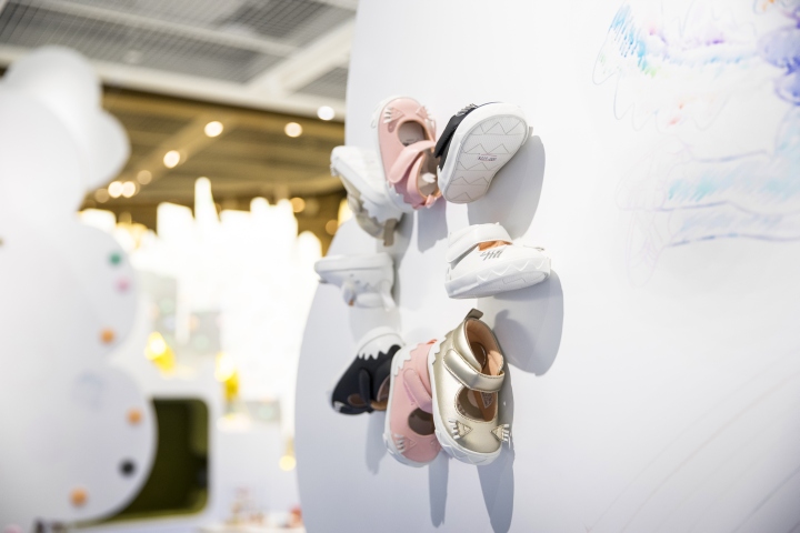 15_FlyPony-Flagship-Concept-Store-by-Prism-Design-Shanghai-China03.jpg