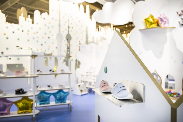 28_FlyPony-Flagship-Concept-Store-by-Prism-Design-Shanghai-China09.jpg
