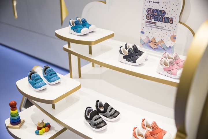 32_FlyPony-Flagship-Concept-Store-by-Prism-Design-Shanghai-China11.jpg