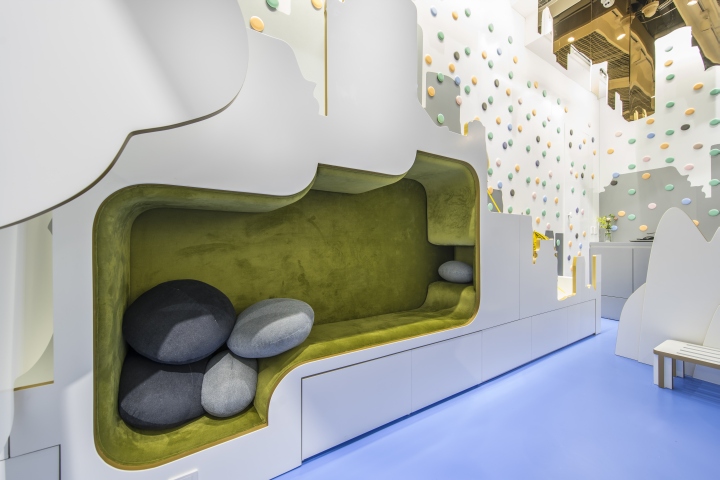 37_FlyPony-Flagship-Concept-Store-by-Prism-Design-Shanghai-China14.jpg