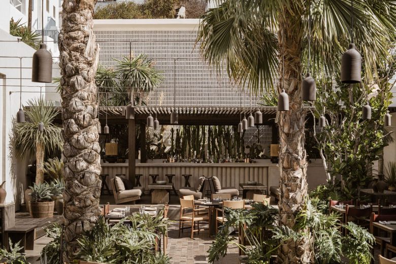 24_NOEMA-Bar-and-Restaurant-by-K-Studio-Lambs-and-Lions-17-780x520.jpg