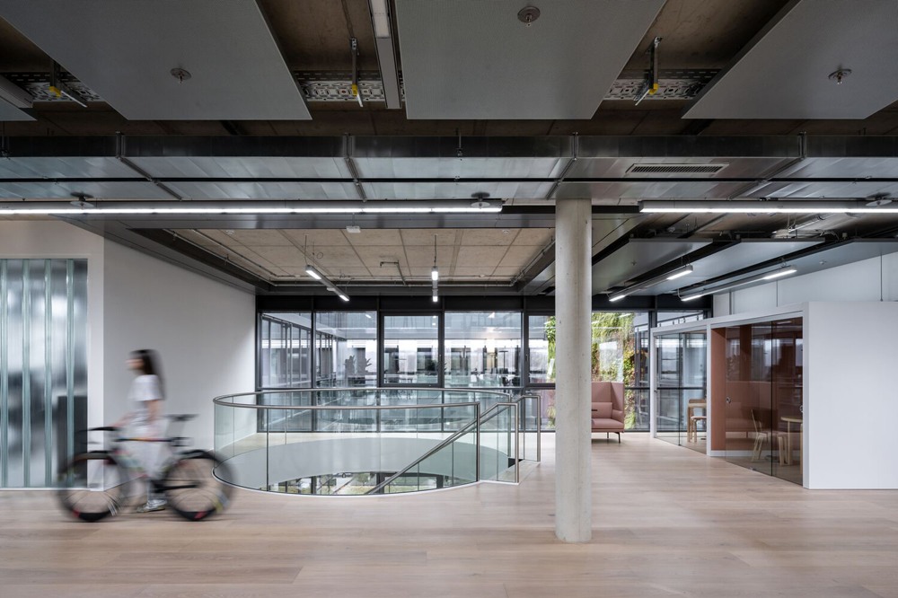 7_Schwalbe-Hybrid-Building-by-Archiproba-01.jpg