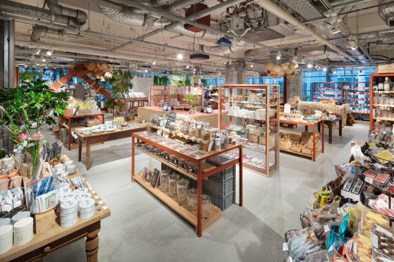 13_TODAYS-SPECIAL-Futakotamagawa-Store-by-Schemata-Architects-Jo-Nagasaka-04-780x520.jpg