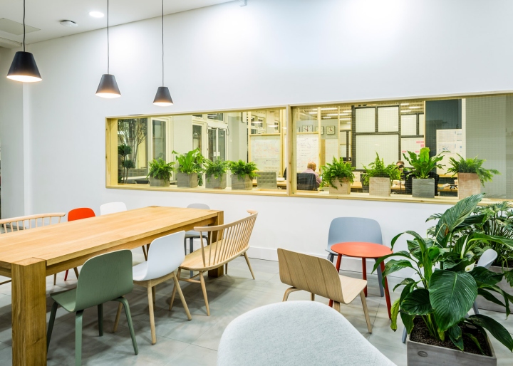 37_Barclaycard-office-by-APA-Architects-Northampton-UK-14.jpg