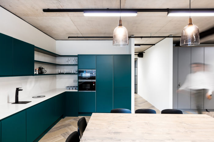 36_albion-capital-offices-london-4-700x467.jpg