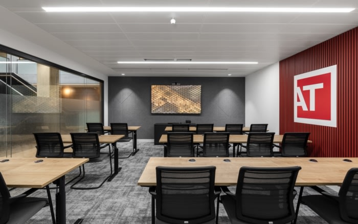 6_armstrong-teasdale-offices-london-1-700x438-compact.jpg