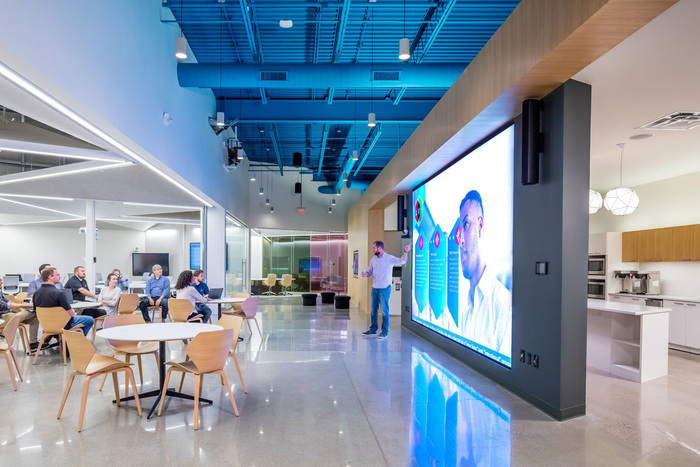21_AVI-offices-perkins-will3-700x467.jpg