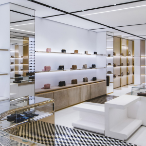 14_Burberry-flagship-store-01-300x300.png