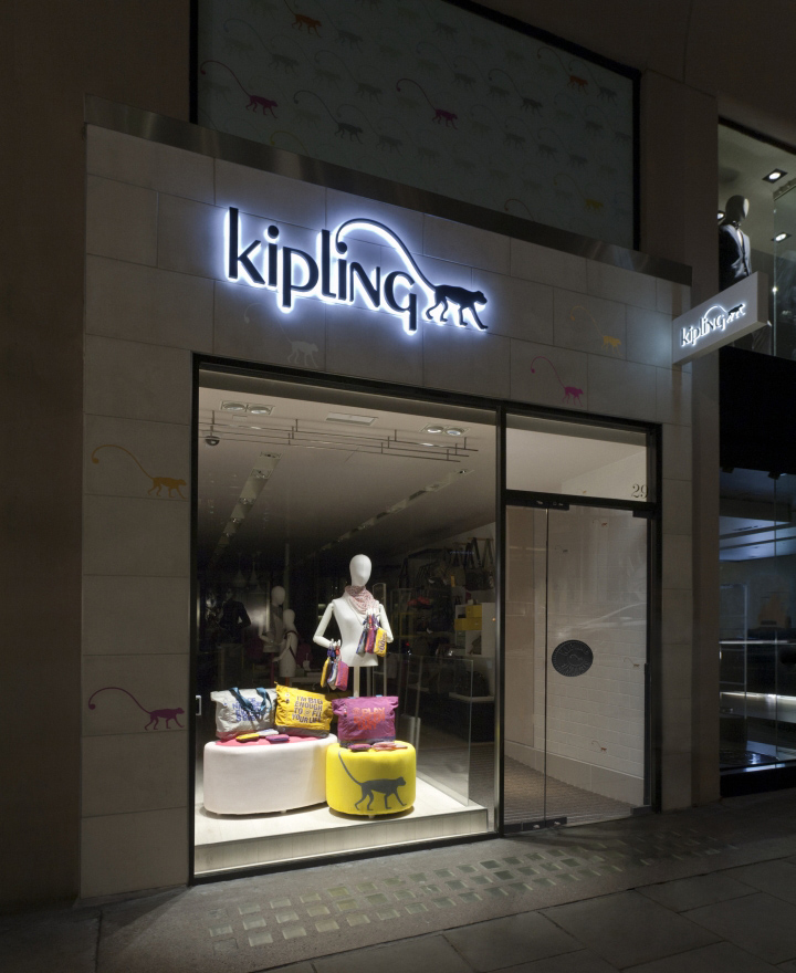 23_Kipling-store-by-UXUS-London-16.jpg