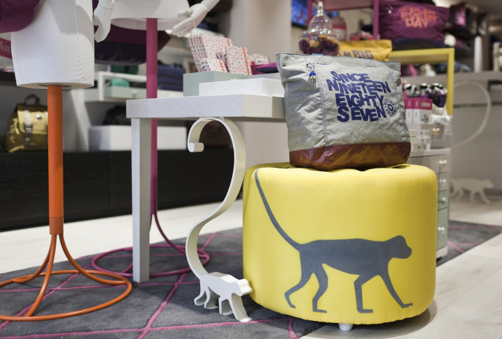 28_Kipling-store-by-UXUS-London-11.jpg