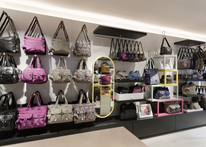 36_Kipling-store-by-UXUS-London-03.jpg