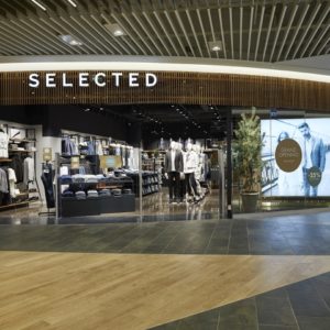 22_SELECTED-FEMME-HOMME-by-RIIS-RETAIL-AS-Copenhagen-Denmark-300x300.jpg