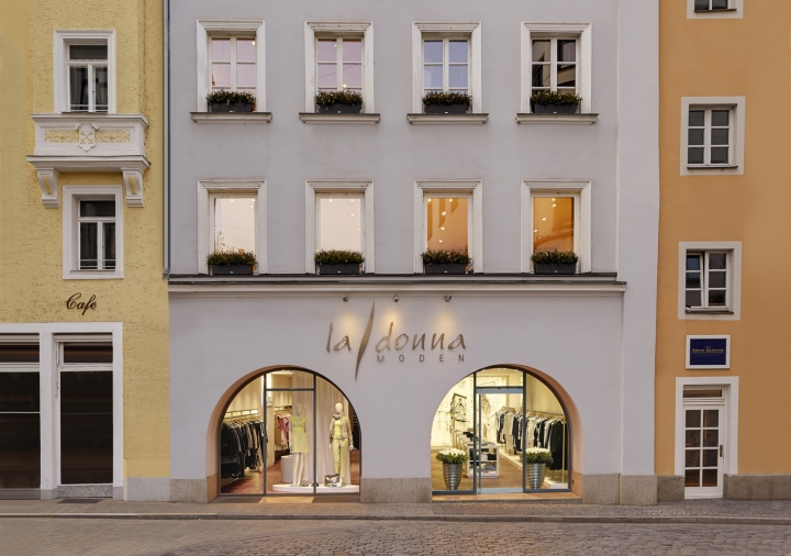 18_La-Donna-fashion-store-by-HEIKAUS-Regensburg-Germany-08.jpg