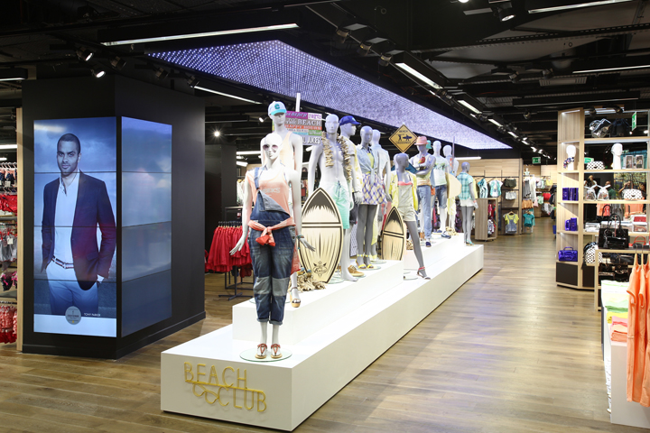 10_LA-HALLE-flagshipstore-by-SUPERBRAND-Paris-France.jpg