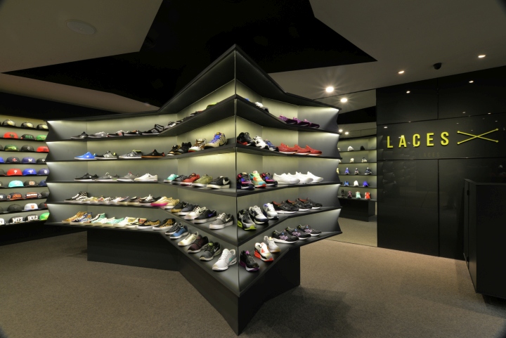 25_LACES-Shoe-Store-by-CoA-Arquitectura-Zapopan-Mexico-04.jpg