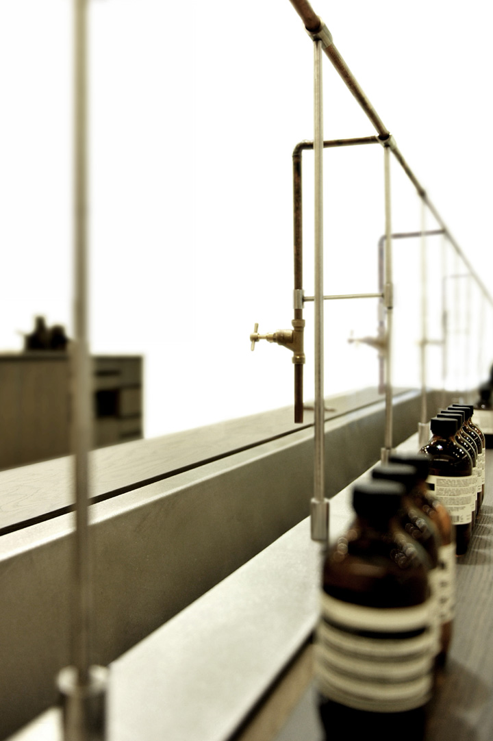 15_Aesop-workbench-installation-at-Selfridges-by-Cheungvogl-London-05.jpg
