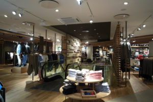 8_Esprit-store-by-CRi-Cronauer-Romani-Kassel-300x200.jpg