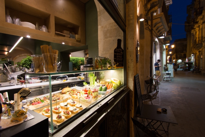 40_Al-Sud-restaurant-by-SipalaTripiArchitetti-Siracusa-Italy10.jpg