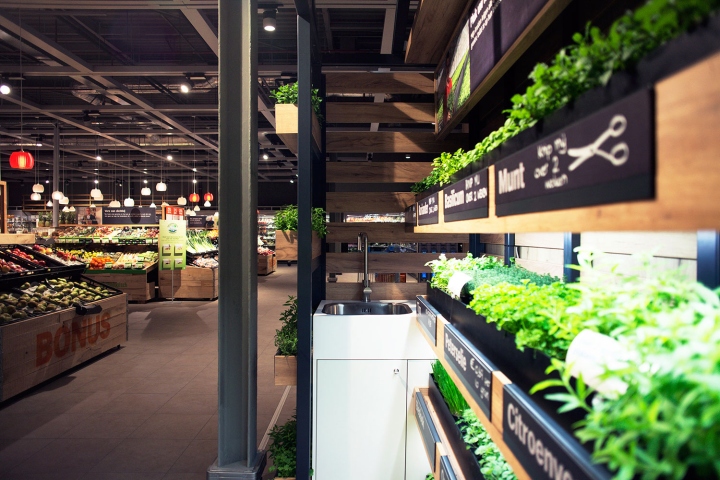 10_Albert-Heijn-XL-Help-yourself-Herb-Garden-by-studiomfd-Amsterdam-Netherlands.jpg