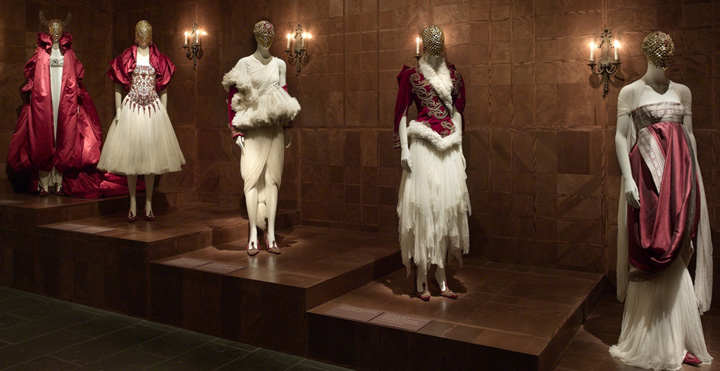 26_Alexander-McQueen-Savage-Beauty-09.jpg