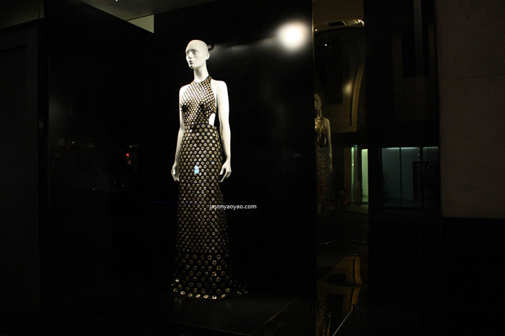 9_Alexander-McQueen-windows-at-Bond-street-London.jpg