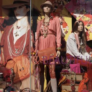 25_Accessorize-window-display-Oxford-St-London-300x300.jpg