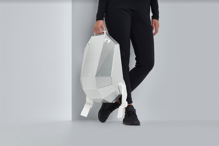 9_Aluminium-Backpack-from-Solid-Gray.jpg