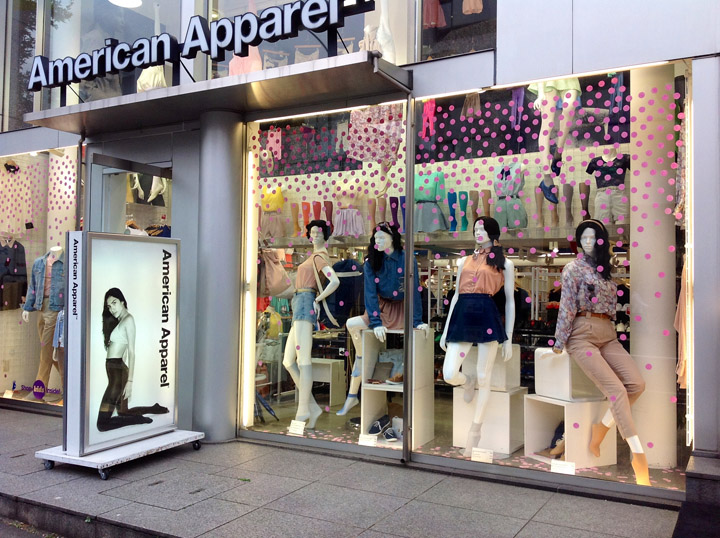 16_American-Apparel-windows-Lena-Shockley-Japan-03.jpg