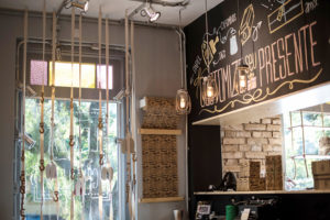7_Casa-Perky-shoe-store-by-That-Design-Company-Porto-Alegre-Brazil-300x200.jpg