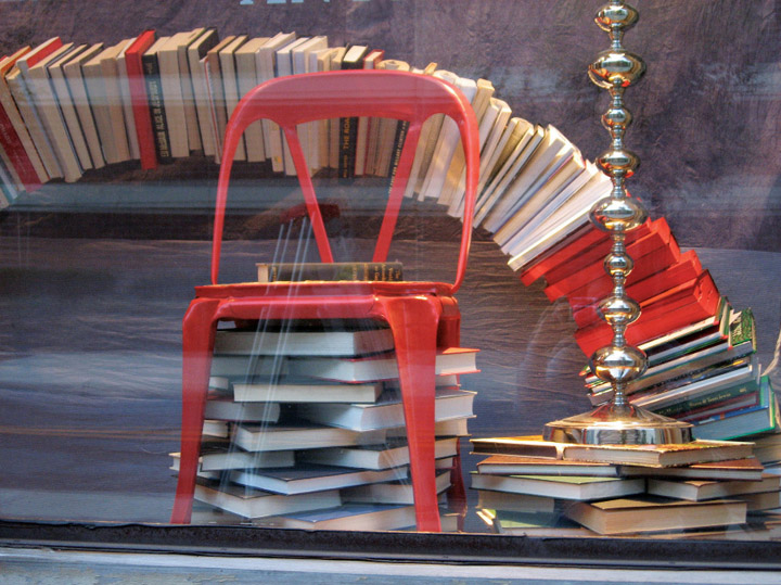 14_Anthropologie-book-windows-03.jpg
