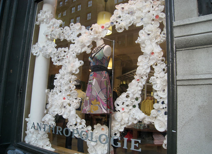45_Anthropologie-window-displays-11.jpg