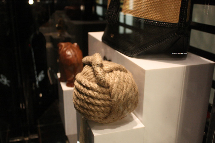 16_Anya-Hindmarch-windows-London-03.jpg
