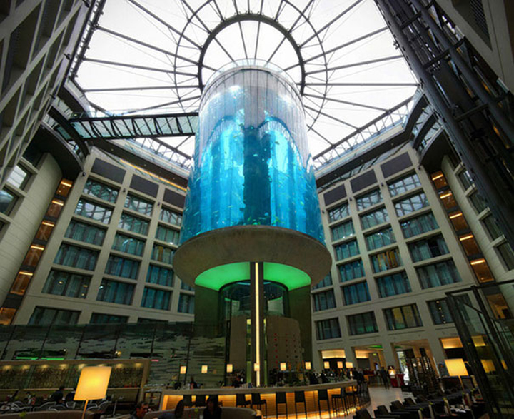21_AquaDom-in-Radisson-Blu-Hotel-Berlin-Germany-04-.jpg