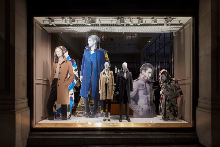 9_Aquascutum-AW17-window-display-by-Hello-Flamingo-Ltd-London-UK.jpg