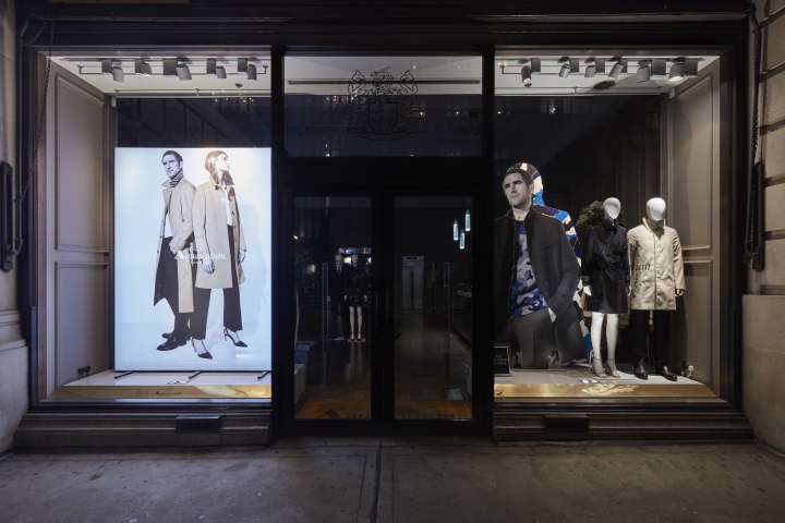 15_Aquascutum-AW17-window-display-by-Hello-Flamingo-Ltd-London-UK03.jpg