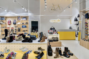 8_CASUALIS-Footwear-store-by-Manuel-Garcia-Asociados-San-Javier-Spain-300x200.jpg