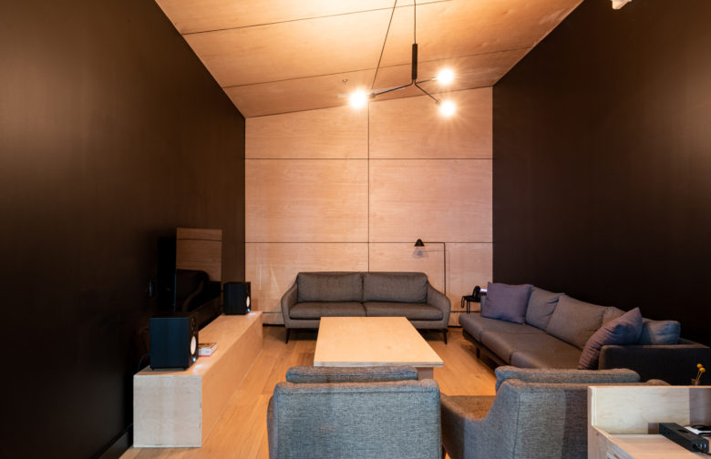 18_ARTJAIL-Offices-by-StudioAC-10-780x504.jpg