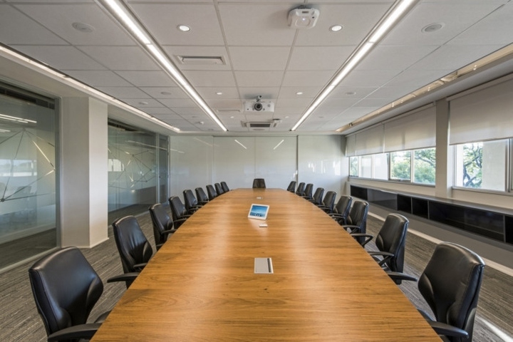 34_AstraZeneca-Offices-by-DM-AM-Arquitetura-Cotia-Brazil-02.jpg