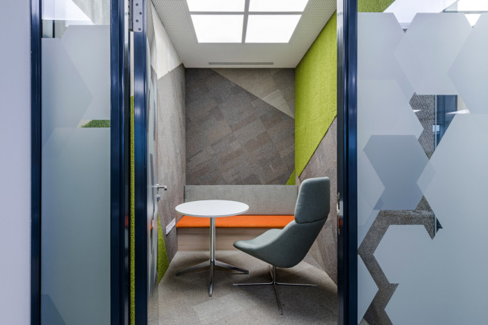 14_AstraZeneca-Offices-by-MadiLancos-Studio-09.jpg